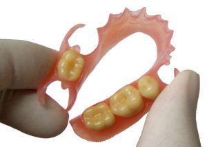 Prótesis dental flexible